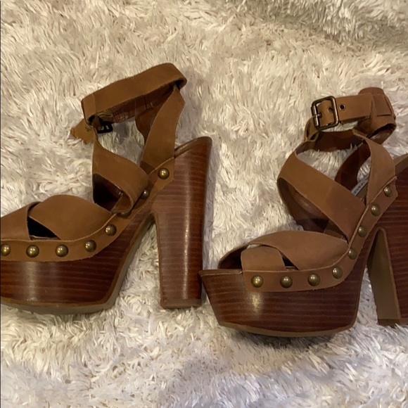 Brown chunky heels! - Picture 3 of 4